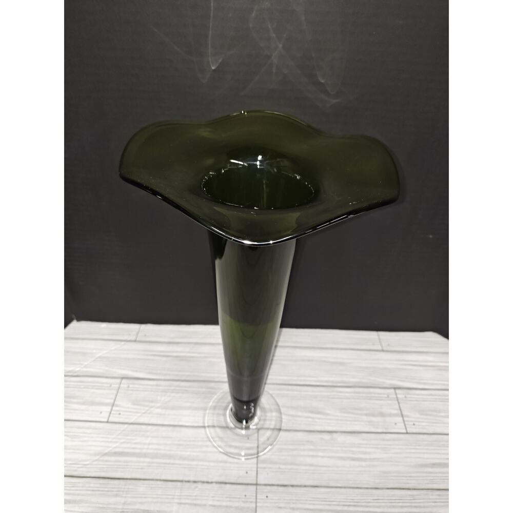 Vtg Emerald Green Art Glass Fluted Ruffle Top Vase 15 3/4” Extra Tall Avocado
